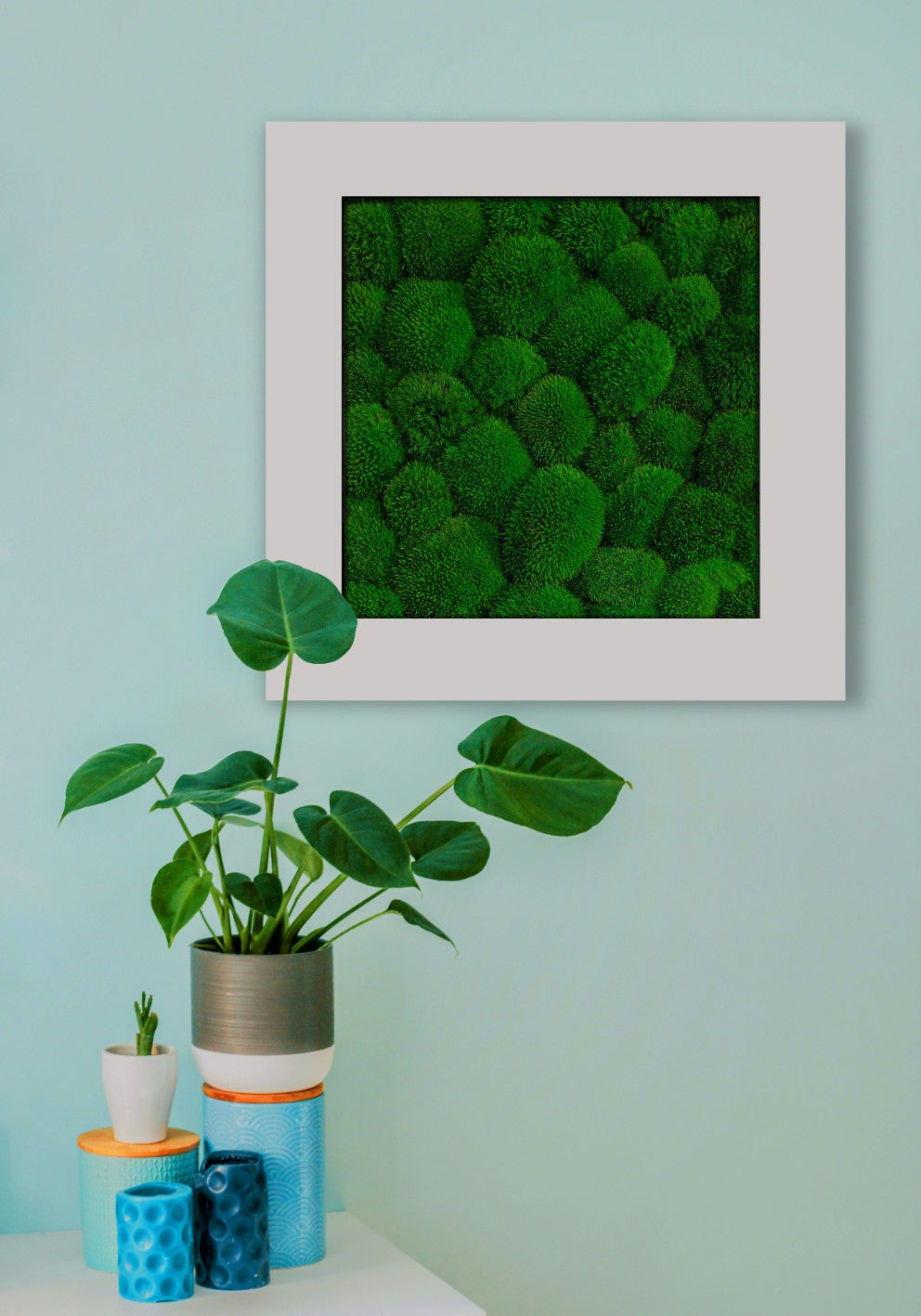 Cuadro musgo 50x50 cm, musgo verde oscuro, marco gris rugoso